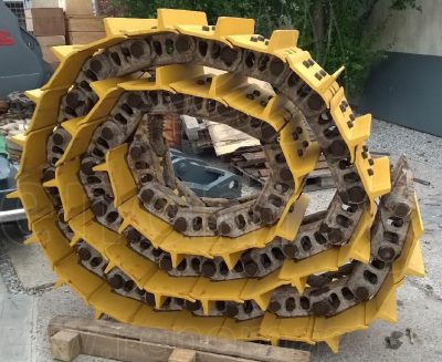 track-pins-and-bushings-rotating-on-chain-for-bulldozer-komatsu-d65-service-renomag-1.3b3c4 (1)